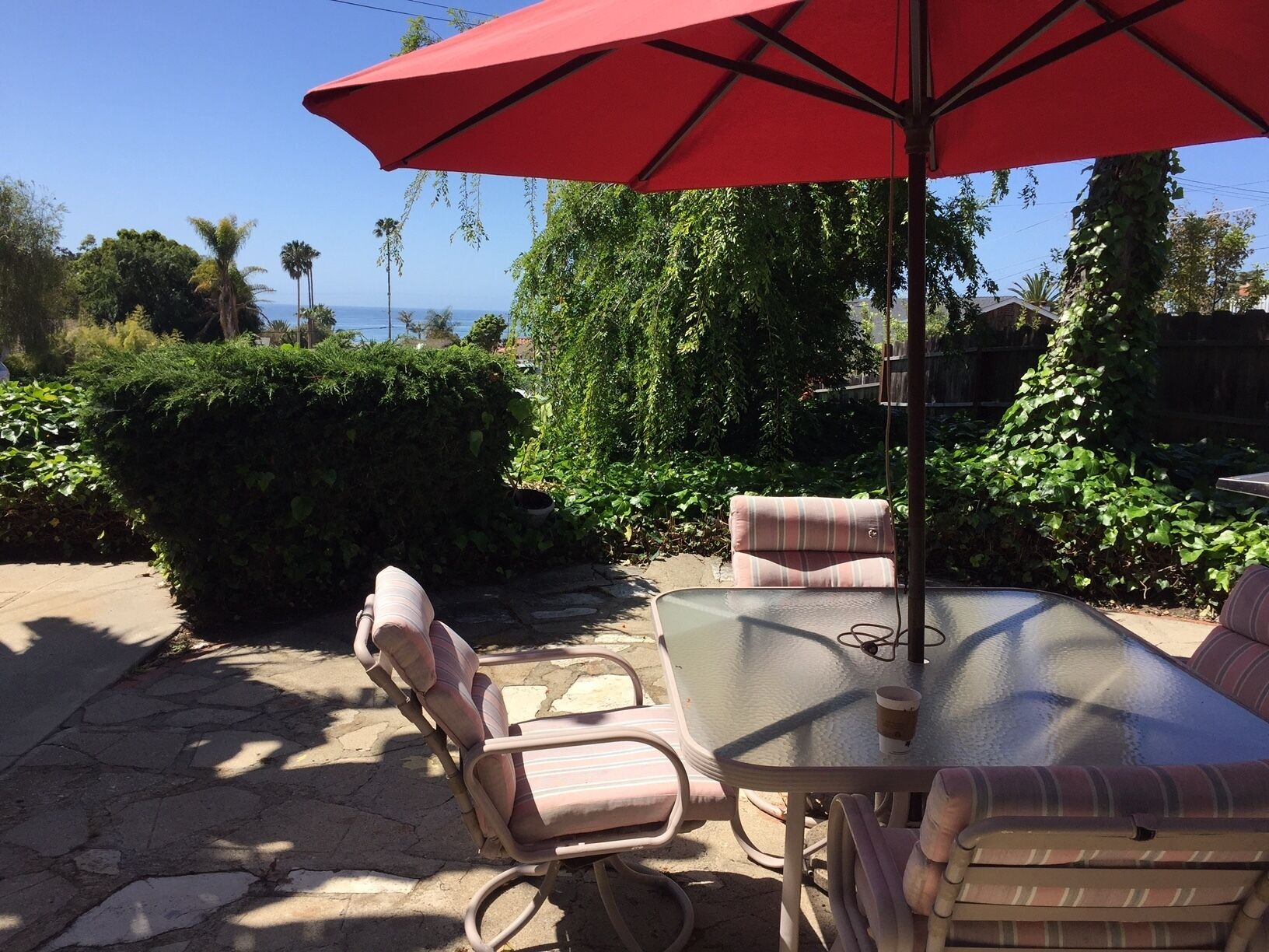 Ocean view,  spa, one block to beach stairs.  2024 summer rate 9000 month.