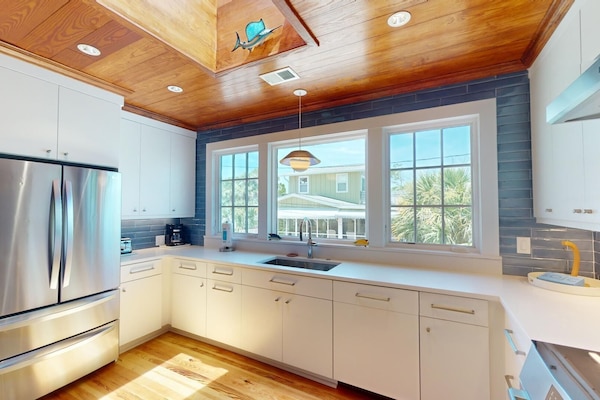 KĂŒhlschrank, Mikrowelle, Ofen, Herdplatte