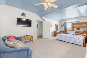 4 bedrooms, iron/ironing board, WiFi
