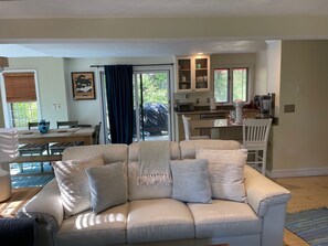 TV connectée, jeux vidéo, Netflix, services de streaming