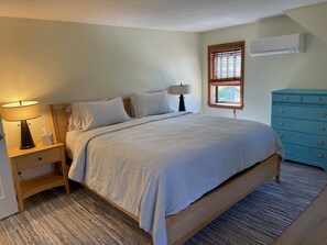 3 bedrooms, desk, iron/ironing board, travel cot