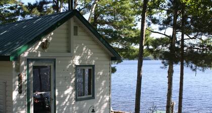 Cabaña # 4: Frente al agua! Cabañas en Bon Echo's Edge