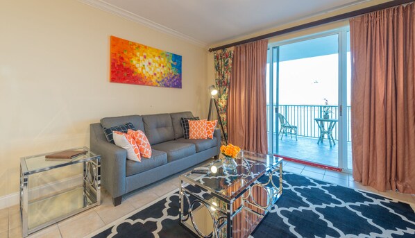 Flat-screen TV, DVD player - Sensational Water View 1 Mile to Disney Newly Renovated Superb Location (Orlando)