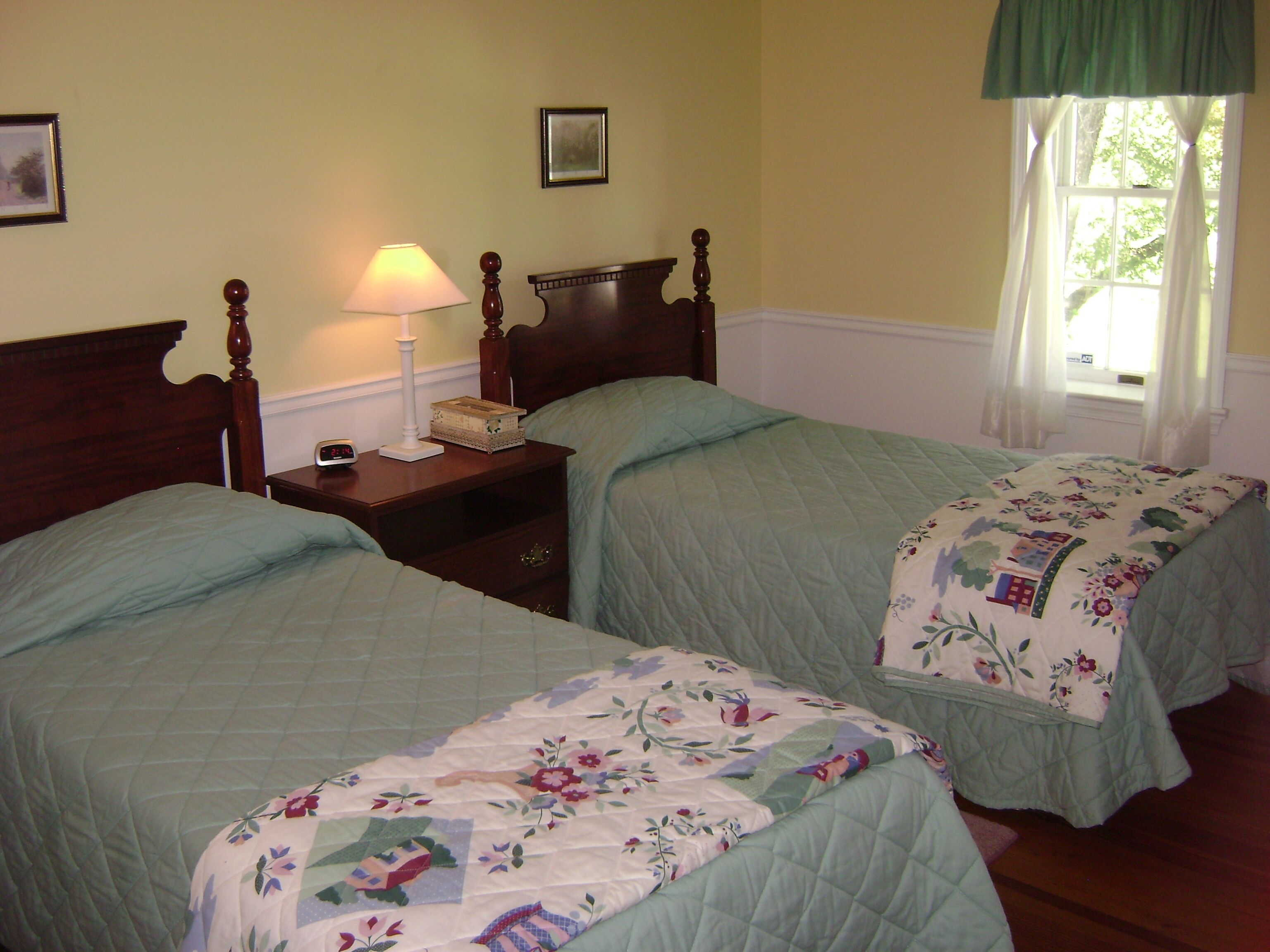 Lovely Large Farmhouse, Pond, Spectacular Views. Great for Events & Retreats 