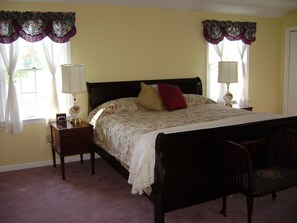6 bedrooms, desk, iron/ironing board, travel cot