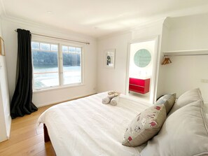 4 bedrooms, iron/ironing board, travel crib, free WiFi