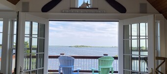 Waterfront Great Gatsby Beach Cottage, luxuriös, elegant, ruhig, beachy, modern