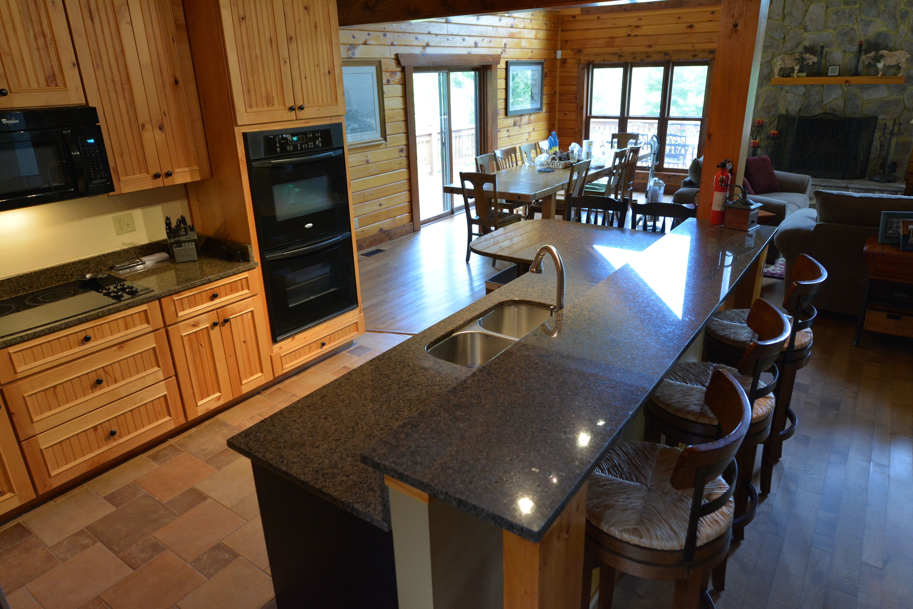 Family Christmas get away! 2 Master Bedrms, 150mbps, Linens & Towels Included