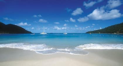 3500 ft HEAVENLY luxury BEACH home with PVT pool ,CHEF option, SLEEP 18