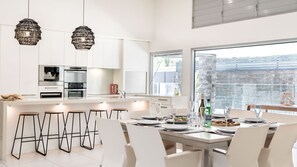 Dining - Noosaville Hideaway - Walk to River & Restaurants (Noosaville)