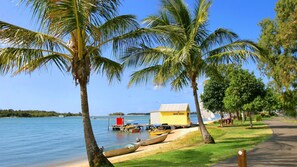 Beach - Noosaville Hideaway - Walk to River & Restaurants (Noosaville)