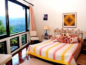 3 bedrooms, desk, iron/ironing board, travel cot
