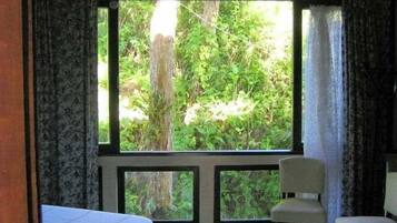 3 Schlafzimmer, Schreibtisch, Bügeleisen/Bügelbrett, Reisekinderbett