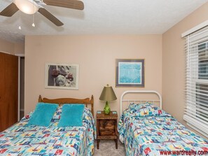 2 bedrooms, iron/ironing board, free WiFi