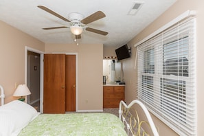 Room - Fun-N-The Sun - 2 BR Home; Dog Friendly with an Ocean View! (Surf City)