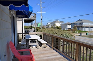 Outdoor dining - Fun-N-The Sun - 2 BR Home; Dog Friendly with an Ocean View! (Surf City)