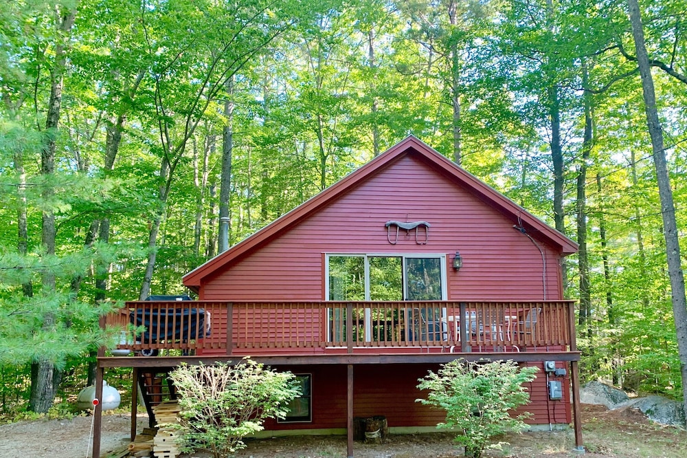 Eidelweiss Chalet, 1/4 Mile from Middle Pea Pond<br><br>LICENSE # 061885
