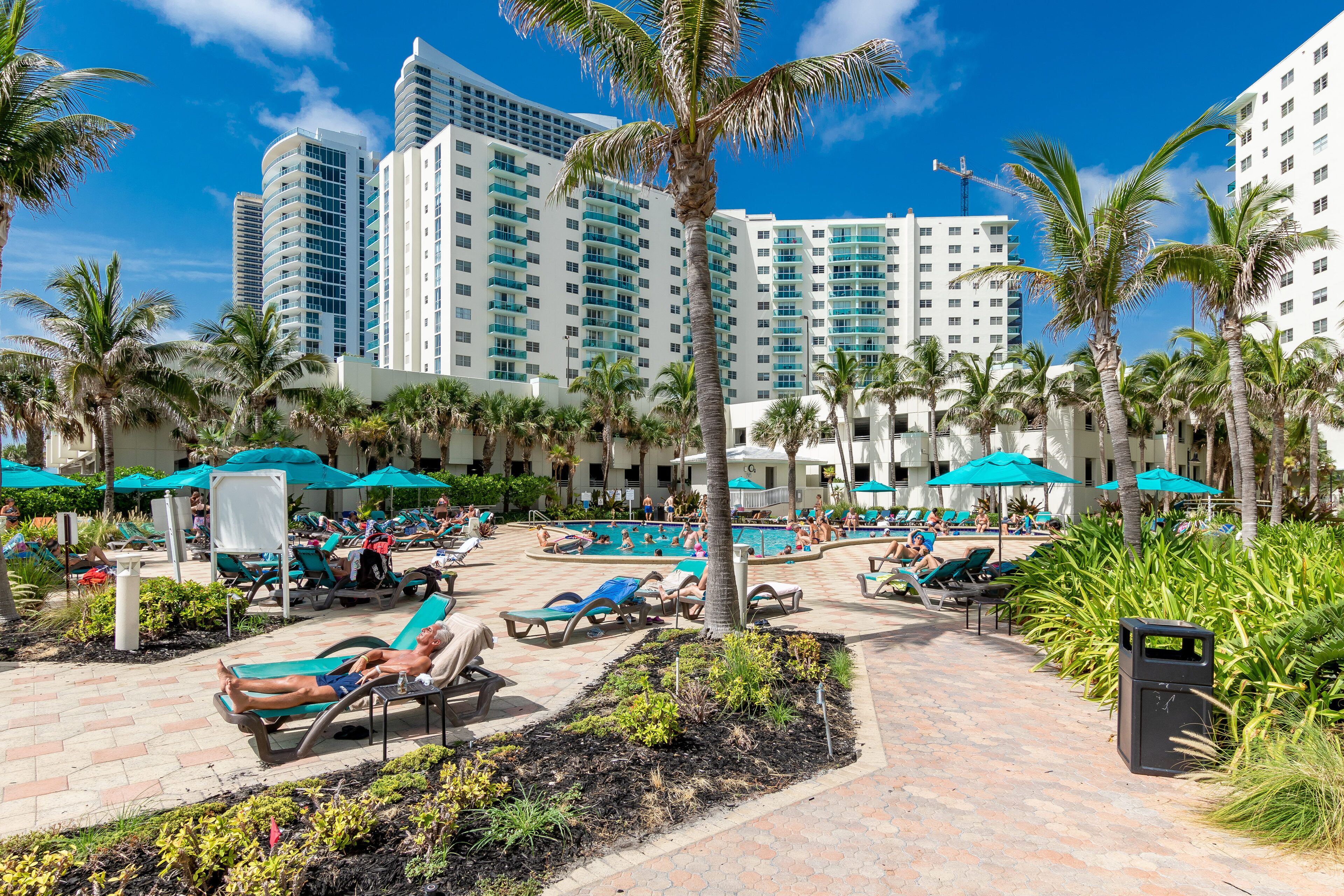 Beautiful beach condo at The Tides. Big promotions !!