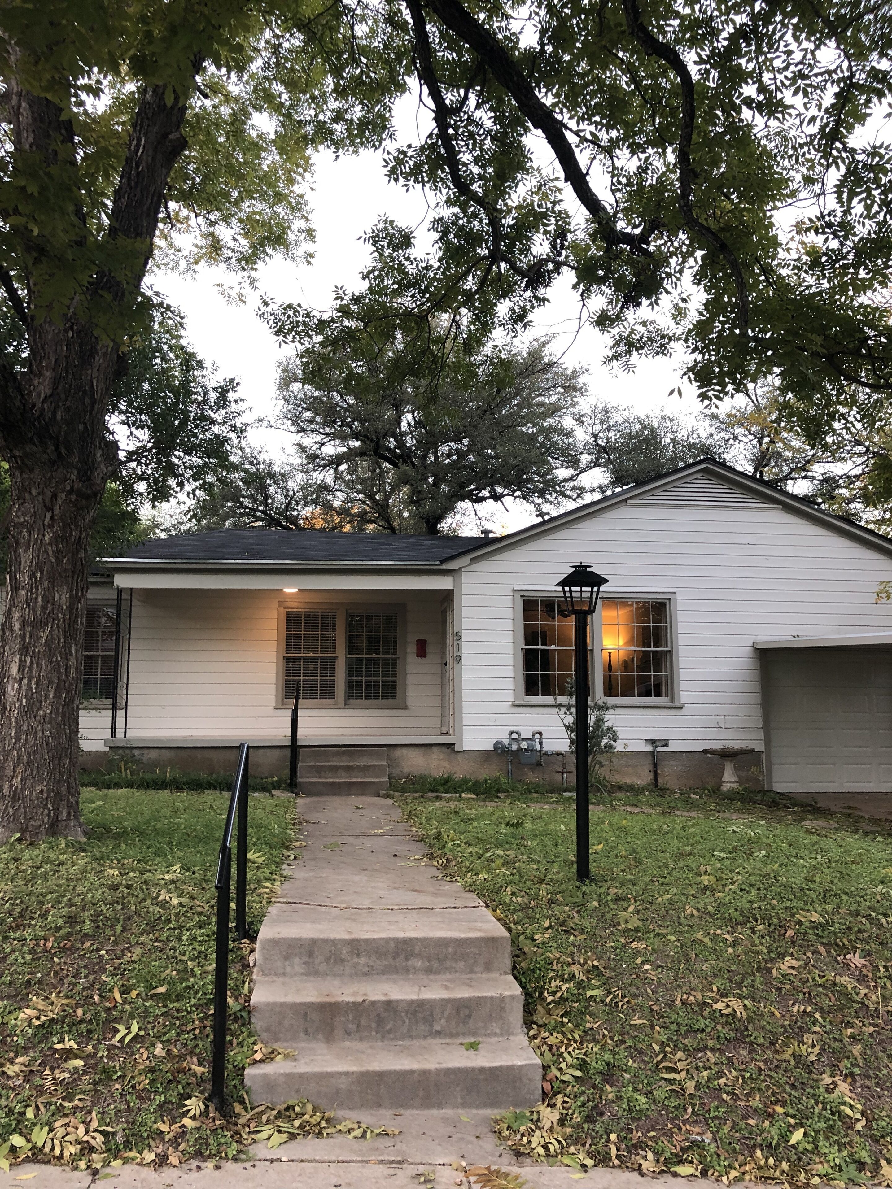 Vintage 3/1 Cameron Park House--sleeps 8; 5 Min To Downtown And Baylor Stadium