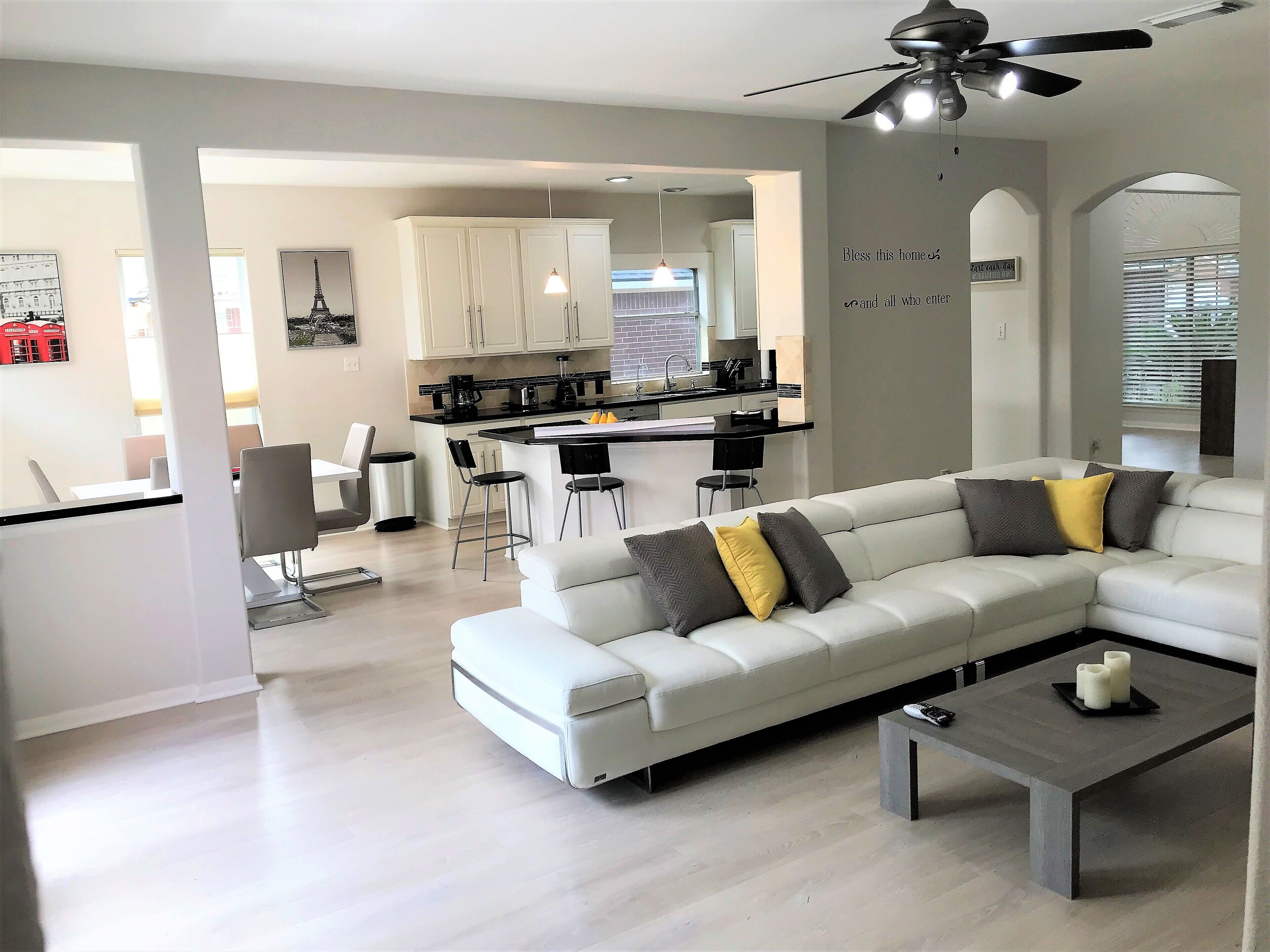 Neat Home, great location,close to restaurants, shopping areas and family activi