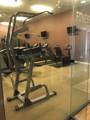Fitness facility - Enjoy the sunlight , Love the Beach. Great big HOA pool , walk to beach 5 mins  (Corpus Christi)
