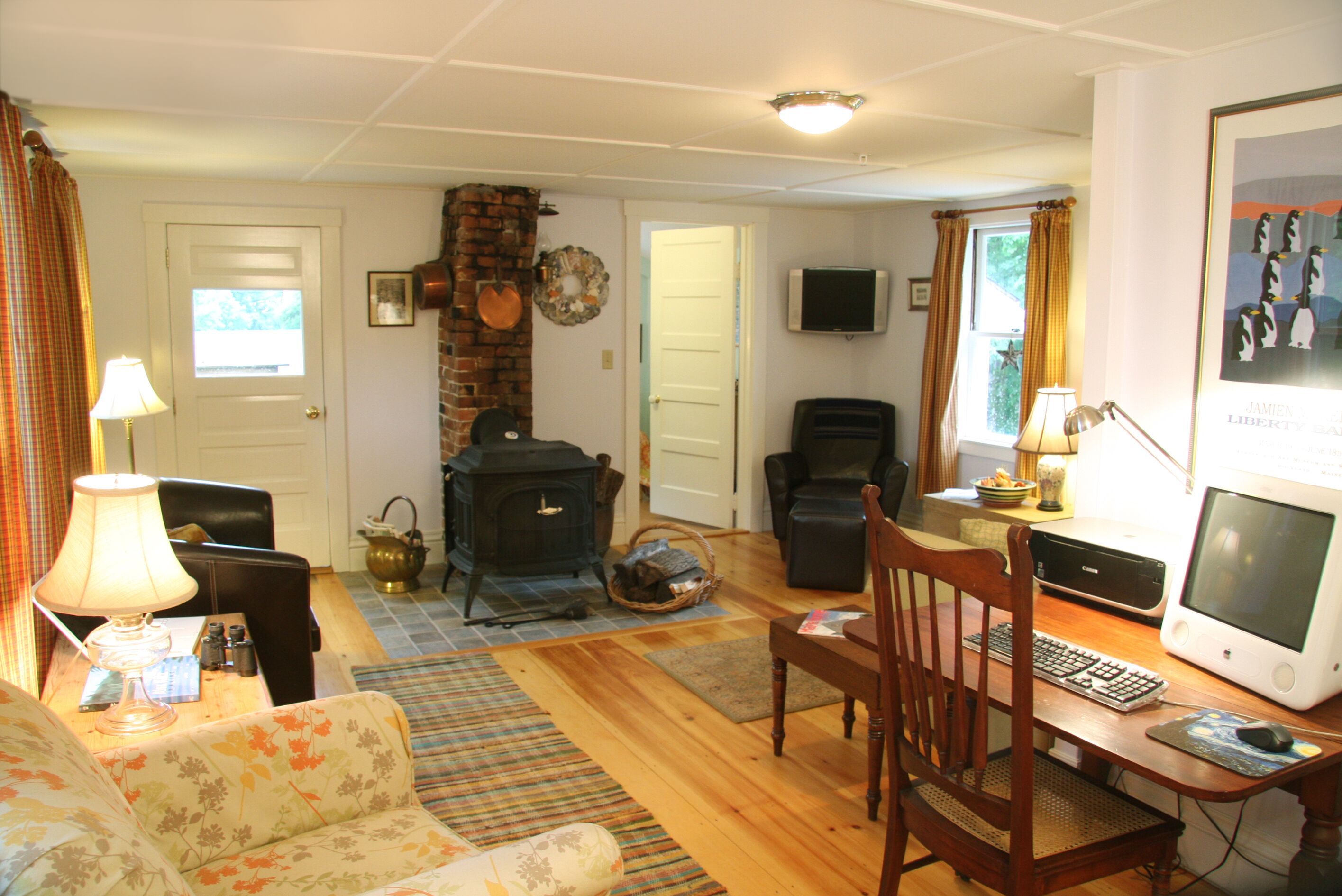 Sensational Elegant Apt. in Historic 1862 Sea Captain's Home.  Pets ok!