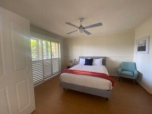 5 bedrooms, iron/ironing board, free WiFi, bed sheets