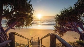 Plage à proximité, chaises longues