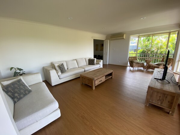 Smart TV, fireplace, DVD player