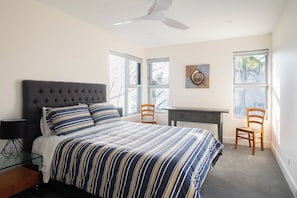 5 habitaciones, tabla de planchar con plancha, wifi y ropa de cama 