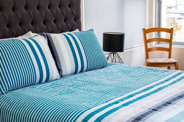 5 bedrooms, iron/ironing board, WiFi, bed sheets