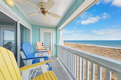 Luxury Top Floor Oceanfront Condo!  Booking Summer 2026.