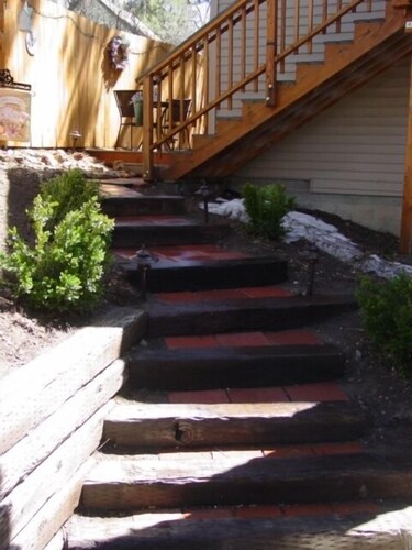  Tree Top Cottage-  Romantic  HOT TUB  WiFi  Pets  125.00/165.00 