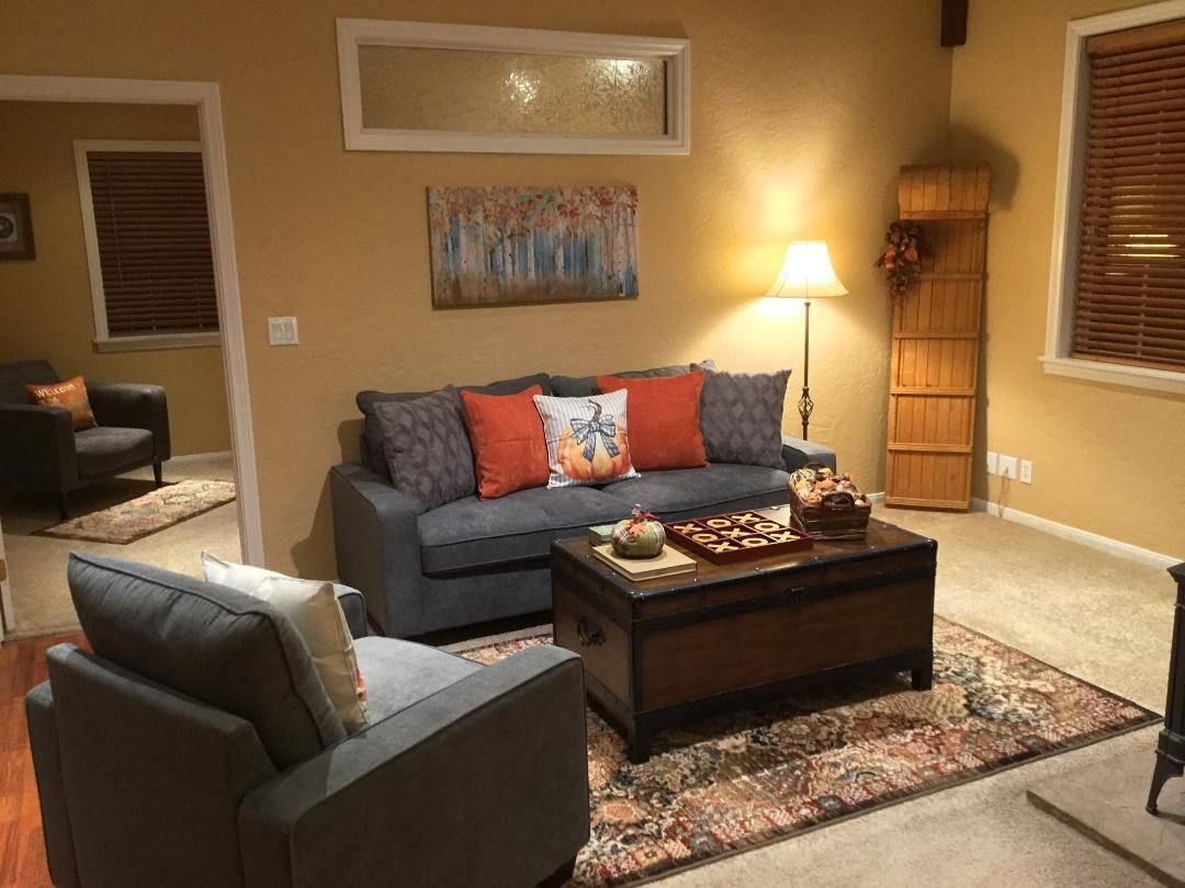  Tree Top Cottage-  Romantic  HOT TUB  WiFi  Pets  125.00/165.00 