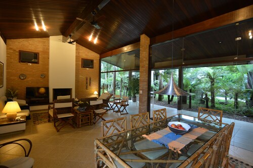 4 suites - air conditioning - gated community - close to the sea -