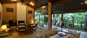 4 suites - air conditioning - gated community - close to the sea -