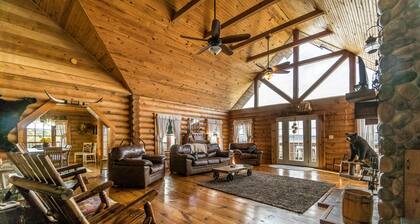 Log Cabin Lodge Overlooking Ohio River Near Creation Museum & Arc Encounter