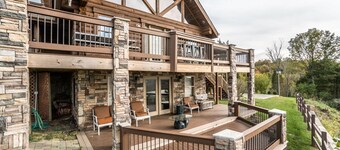 Log Cabin Lodge Overlooking Ohio River Near Creation Museum & Arc Encounter