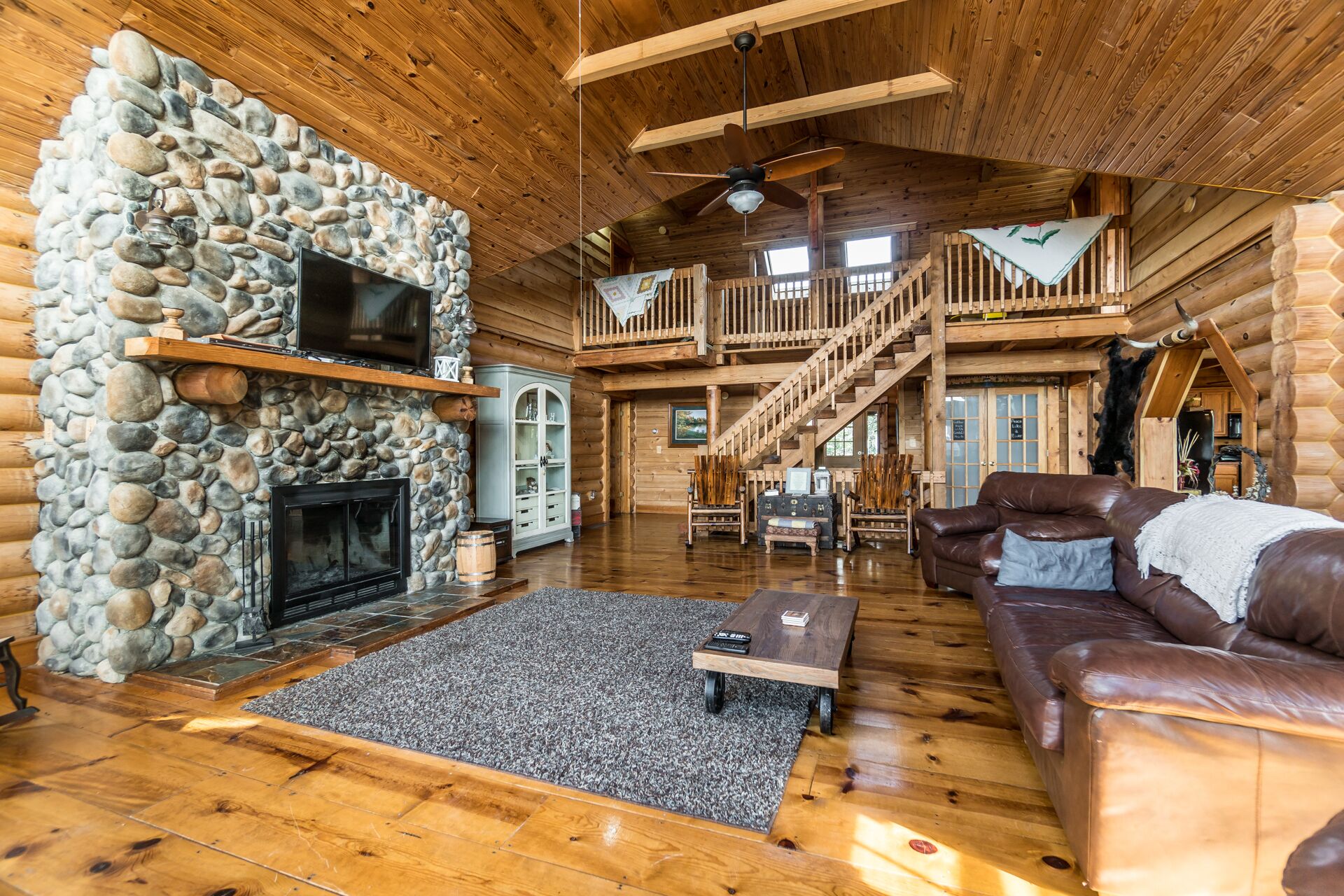 Log Cabin Lodge Overlooking Ohio River Near Creation Museum & Arc Encounter