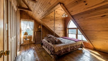 4 bedrooms, in-room safe, iron/ironing board, WiFi