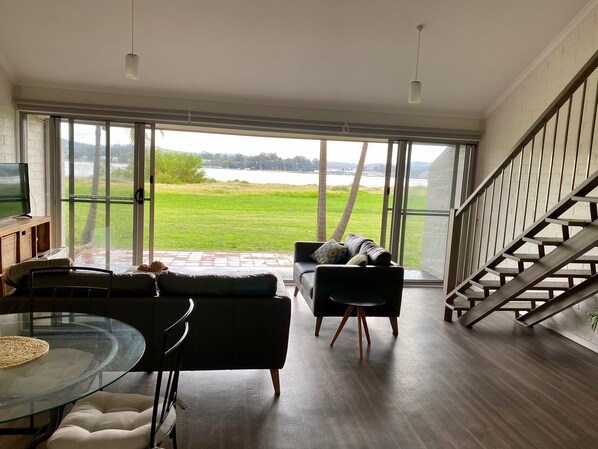 TV, DVD player, books, video library - The Riverside Townhouse (Surfside, Batemans Bay)