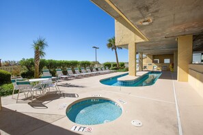 屋内プール、屋外プール