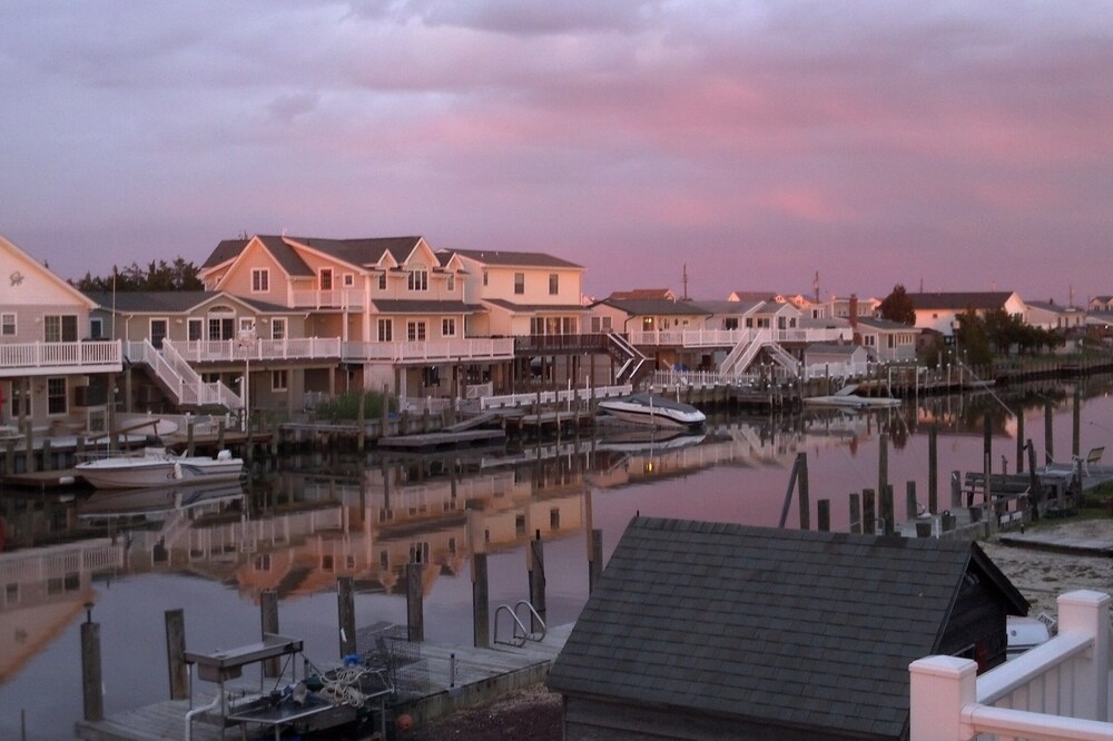 Perfect Waterfront Getaway - A Short Drive To Long Beach Island & Atlantic City