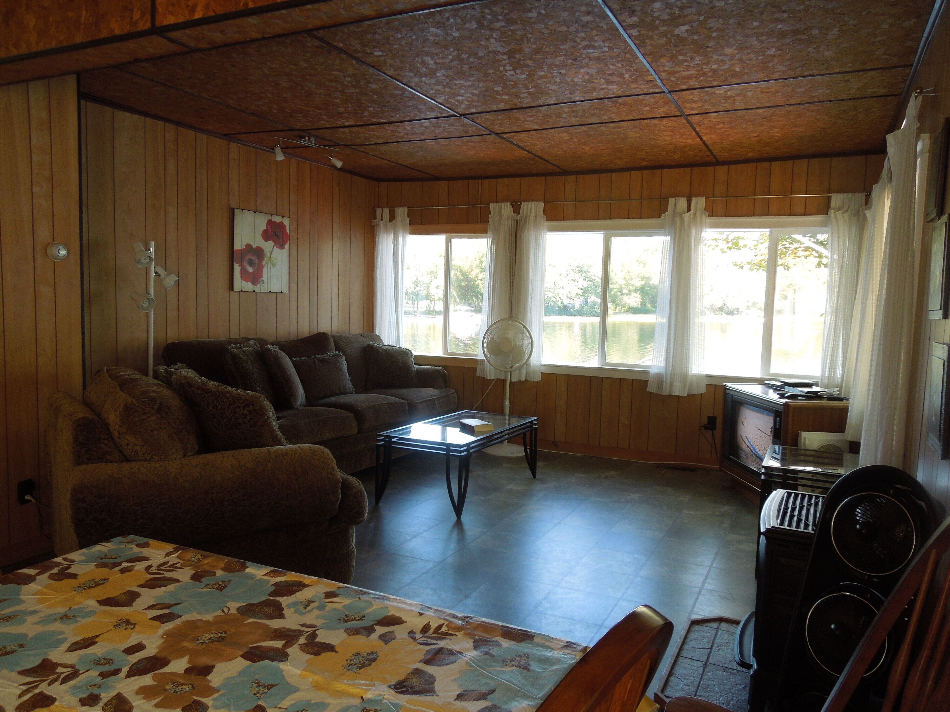 Winter, Spring, Summer, or Fall this Worthley Pond Cottage has it all.