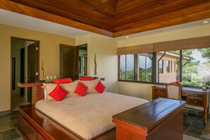 5 bedrooms, in-room safe, iron/ironing board, WiFi - Casa Reserva: Luxury Villa, Sleeps 12, Stunning Ocean Views! (Manuel Antonio)
