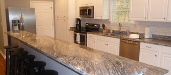 Nueva y hermosa casa frente al mar en el lago Anna