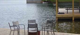 Beautiful Waterfront Home On Lake Anna