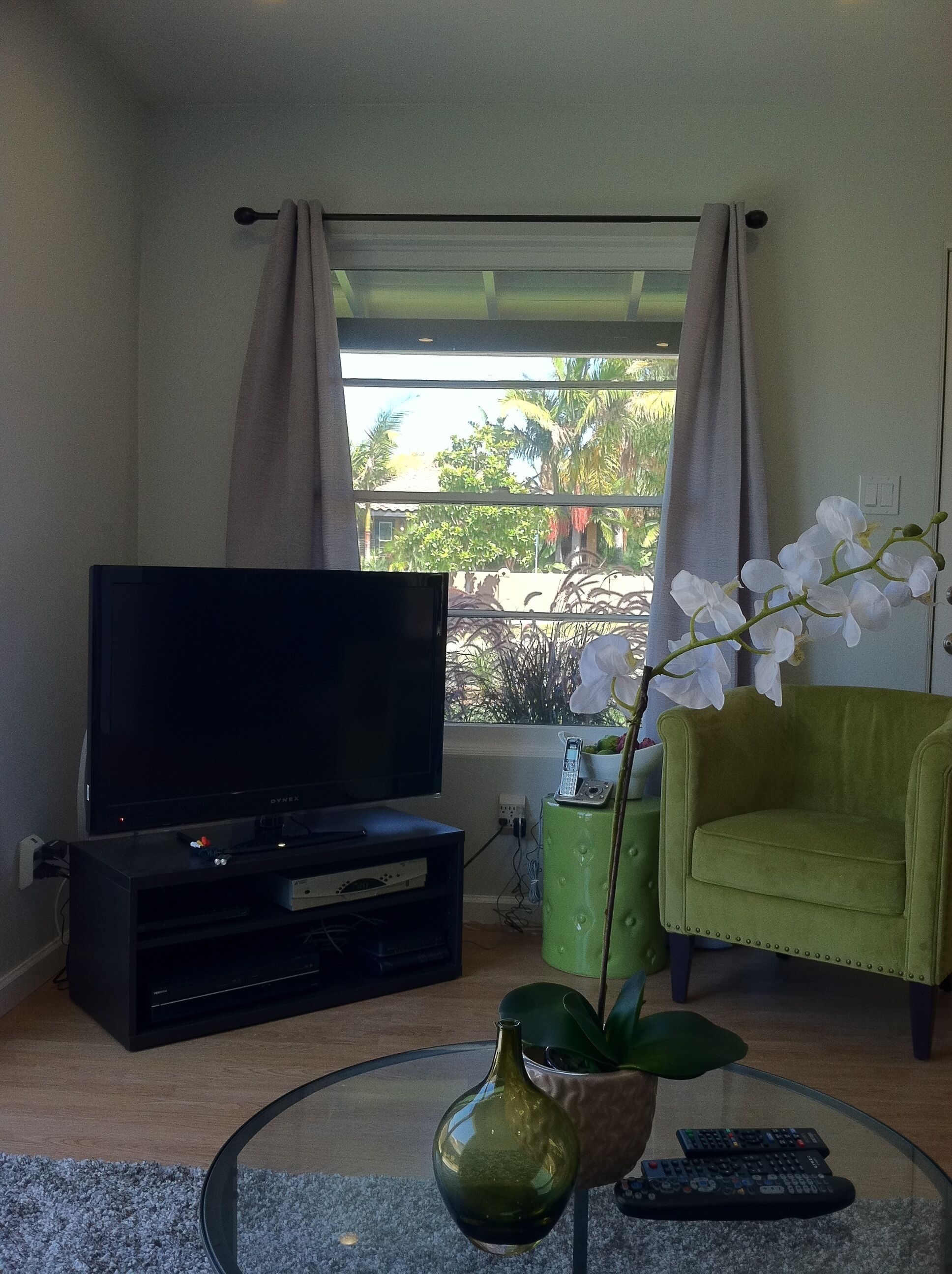 Tranquil Hip Indoor/Oudoor Living. Just Blocks from Sand.