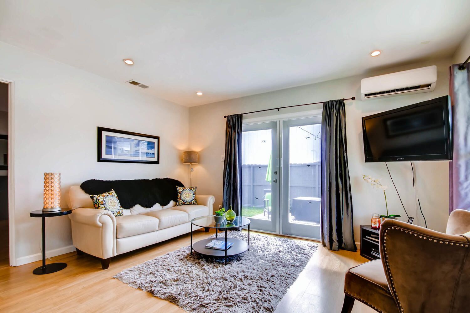 Tranquil Hip Indoor/Oudoor Living. Just Blocks from Sand.