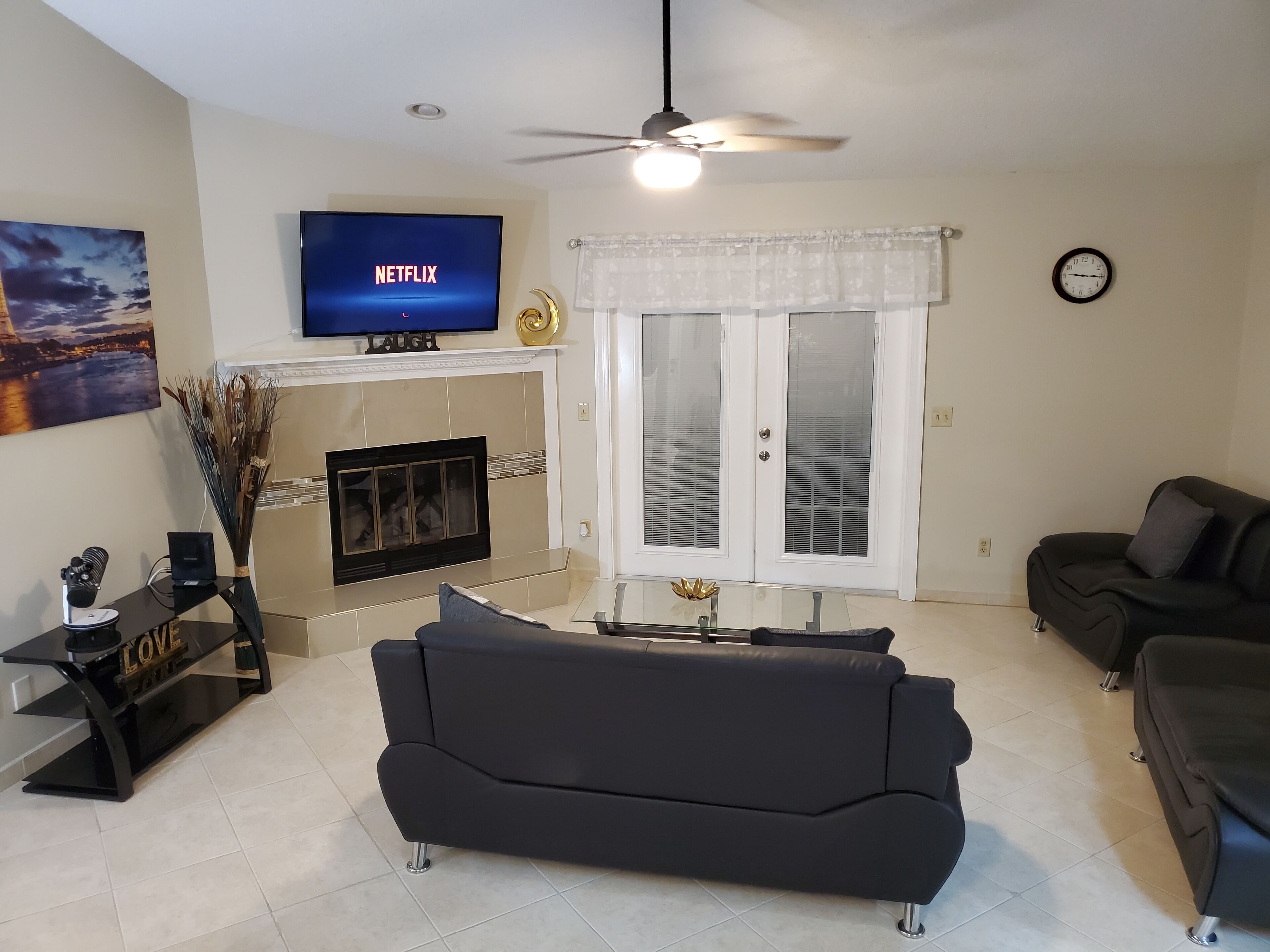 Contemporary single house located in a quiet, safe, & beautiful neighborhood.